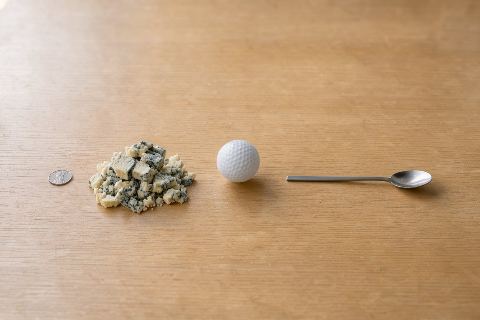 What does 75 grams of blue cheese look like?