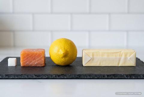 Smoked salmon, in “What does 100 grams of smoked salmon look like?”