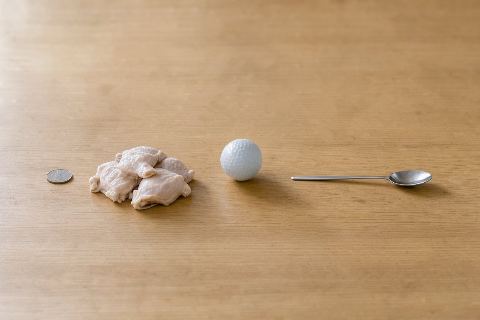 What does 4 ounces of boneless skinless chicken thighs look like?