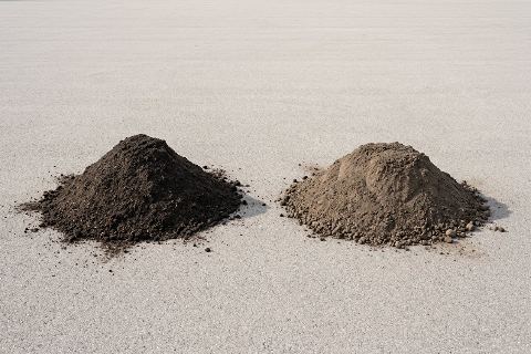 1 yd³ of wet topsoil vs 1 yd³ of topsoil: size comparison