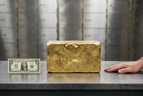 Human hand, in “What does 1 ton of gold look like?”