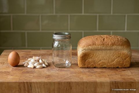 Garlic cloves, in “What does 100 grams of garlic cloves look like?”