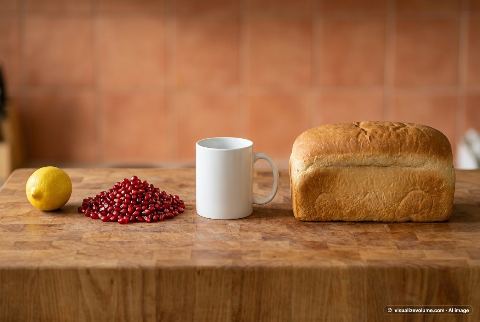 Pomegranate seeds, in “What does 200 grams of pomegranate seeds look like?”