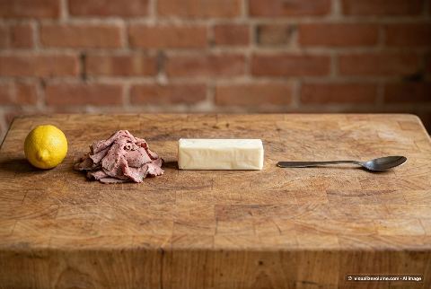 Sliced roast beef, in “What does 150 grams of sliced roast beef look like?”