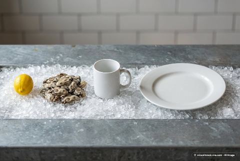 Raw oysters, in “What does 1 cup of raw oysters look like?”