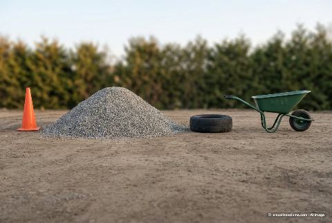 Gravel, in “What does 2.5 tons of gravel look like?”