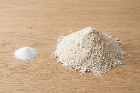 200 mg of caffeine powder vs 10 g of pre-workout powder: size comparison