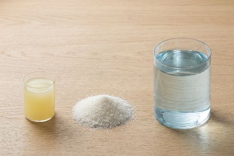 2 cup of lemon juice vs 2 cup of granulated sugar vs 12 cup of water: size comparison