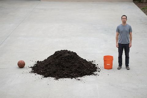 What does 1 cubic yard of mushroom compost look like?