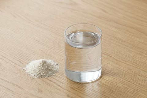 10 g of electrolyte powder vs 1 gal of water: size comparison